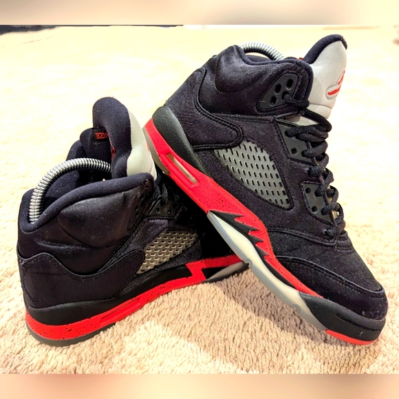 Air Jordan 4 "Bred" Satin - Picture 1 of 7